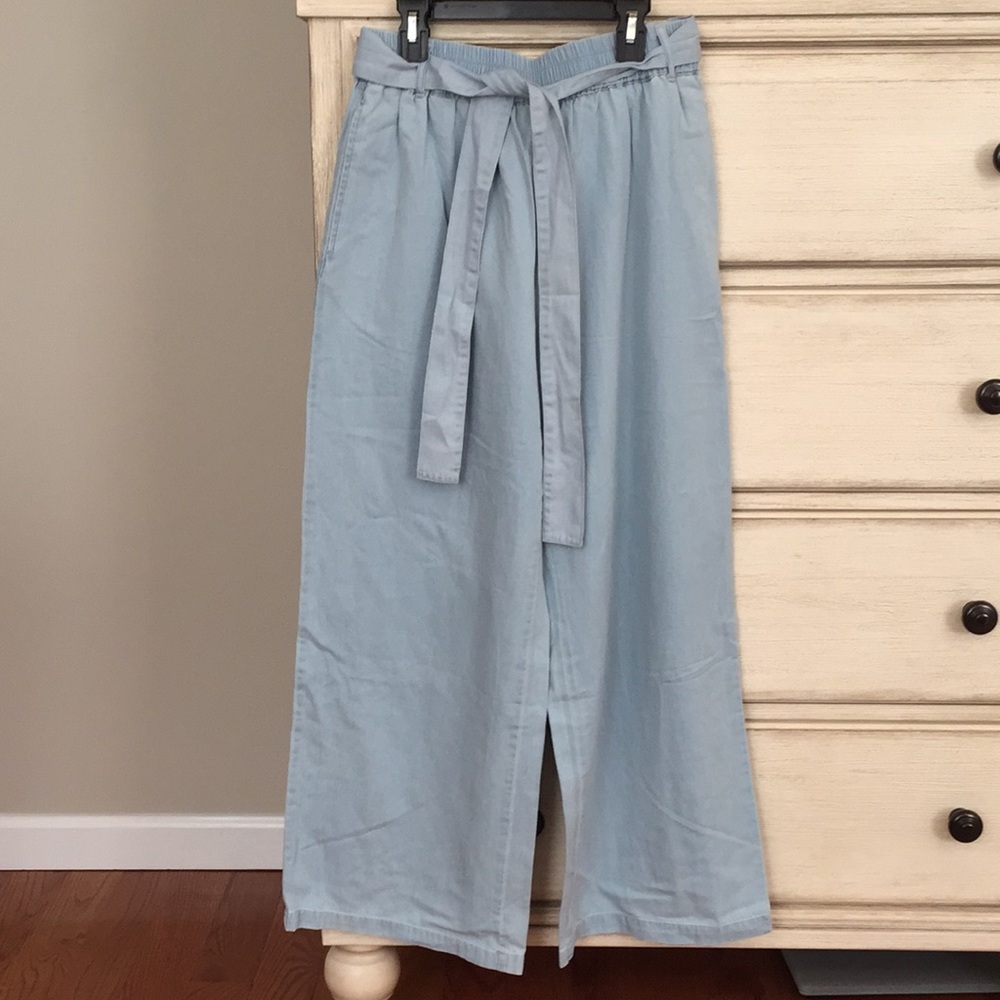 Cute wide leg pants with tie belt NWT